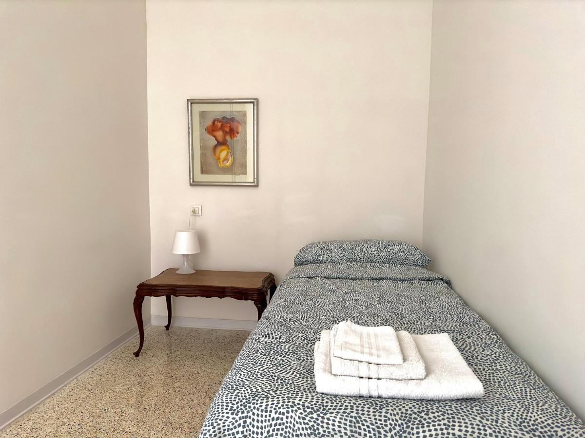 Minimal Apartment Navigli Milaan Buitenkant foto