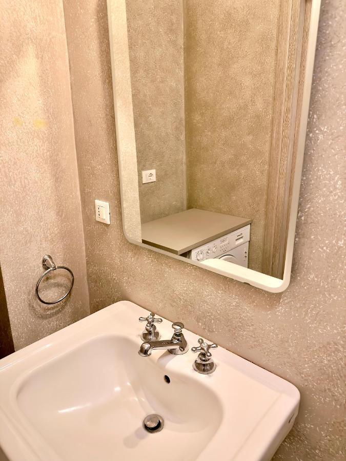 Minimal Apartment Navigli Milaan Buitenkant foto